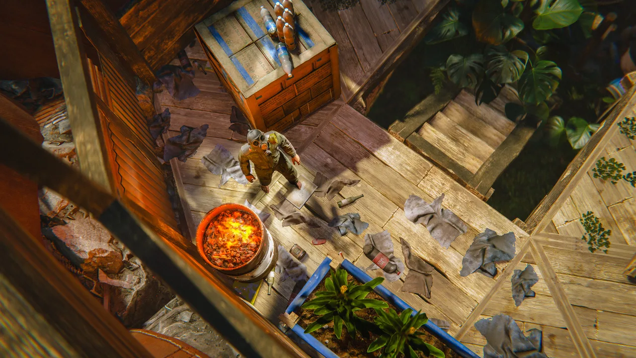 Вид сверху на деревянную базу Rust: игрок в противогазе у горящей бочки, ящик с припасами и разбросанный лут