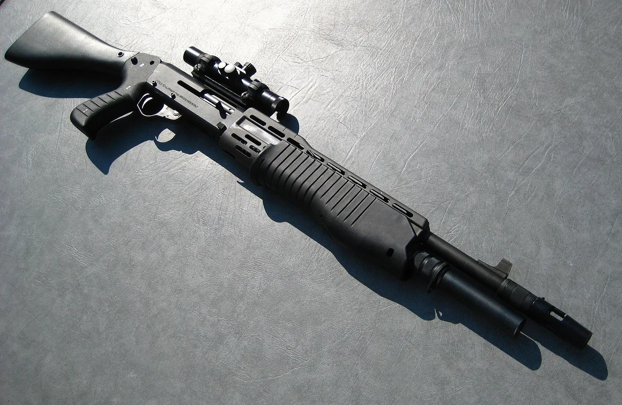 Полуавтоматический дробовик Franchi SPAS-12 со складным прикладом — реальный прототип SPAS-12 из военного лута Rust