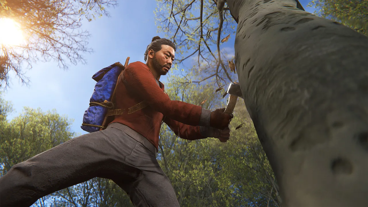 Игрок с рюкзаком рубит дерево каменным топором в весеннем лесу Rust, ракурс снизу вверх на ствол