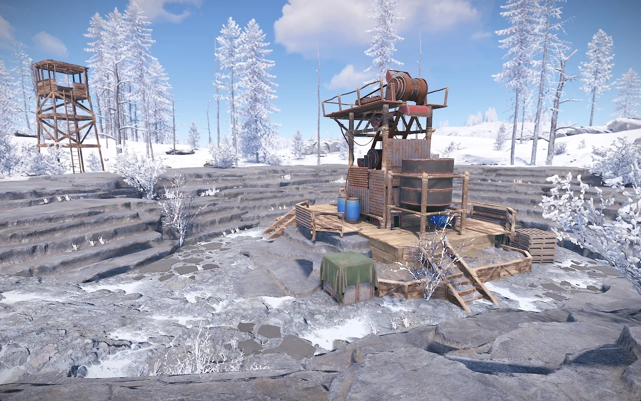 Стационарный карьер в Rust в заснеженном биоме: деревянная платформа с бочками и двигателем на дне вырытой террасами ямы