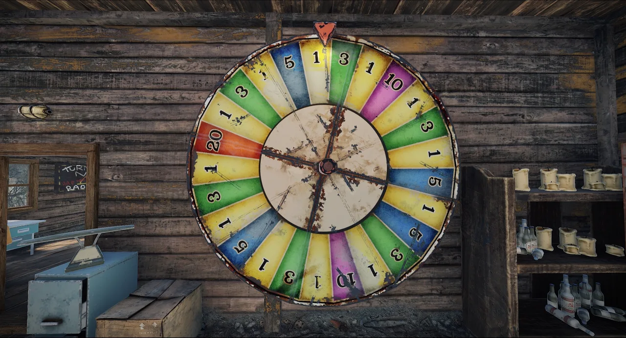 Колесо фортуны в казино Лагеря бандитов в Rust: 25 цветных секторов с множителями 1, 3, 5, 10 и 20 на деревянной стене