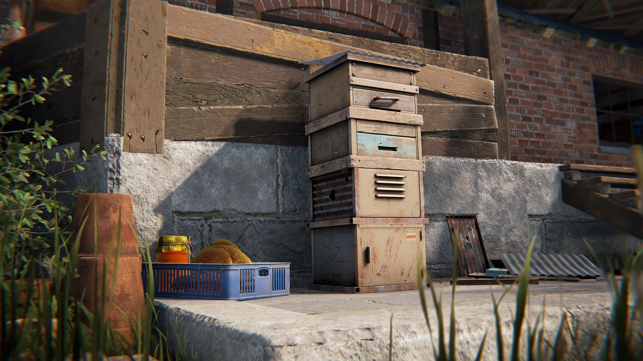 Крафтовый деревянный улей Rust на базе игрока: под крышей и с открытыми сторонами пчёлы производят больше сот
