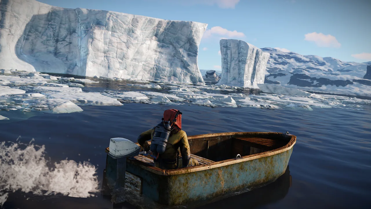 Выживший в Rust плывёт на ржавой моторной лодке среди айсбергов у заснеженного берега арктической зоны