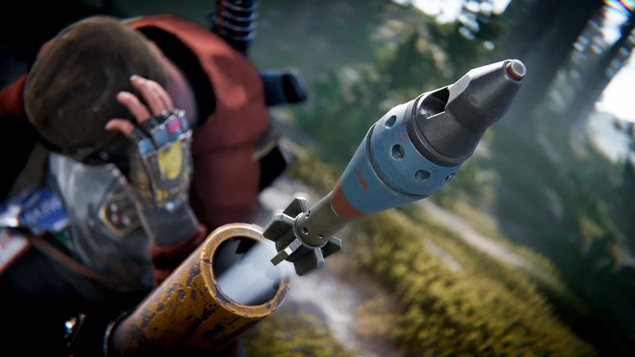 Мина вылетает из ствола миномёта в Rust, игрок рядом прикрывает голову рукой, на фоне лесная дорога