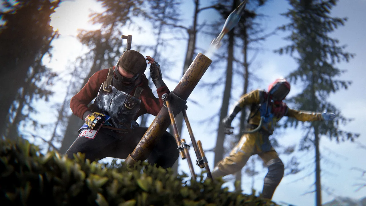 Игрок в Rust стреляет из самодельного миномёта в сосновом лесу: мина вылетает из ствола, рядом отбегает второй выживший