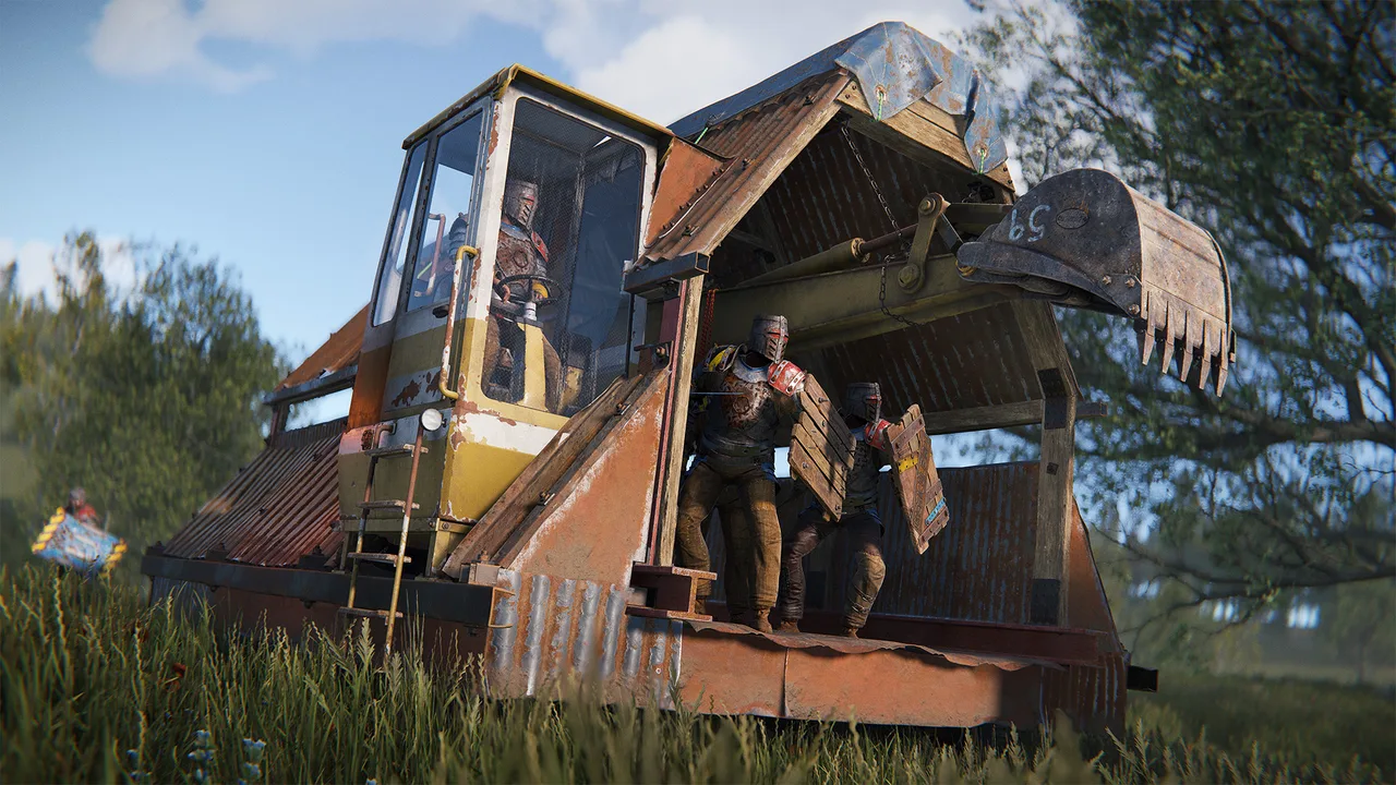 Осадный таран в Rust с бронированной кабиной таранит каменную стену базы, обломки летят в стороны