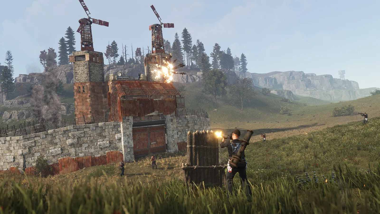 Рейд каменной базы в Rust: игрок стреляет из ракетницы по гаражным воротам