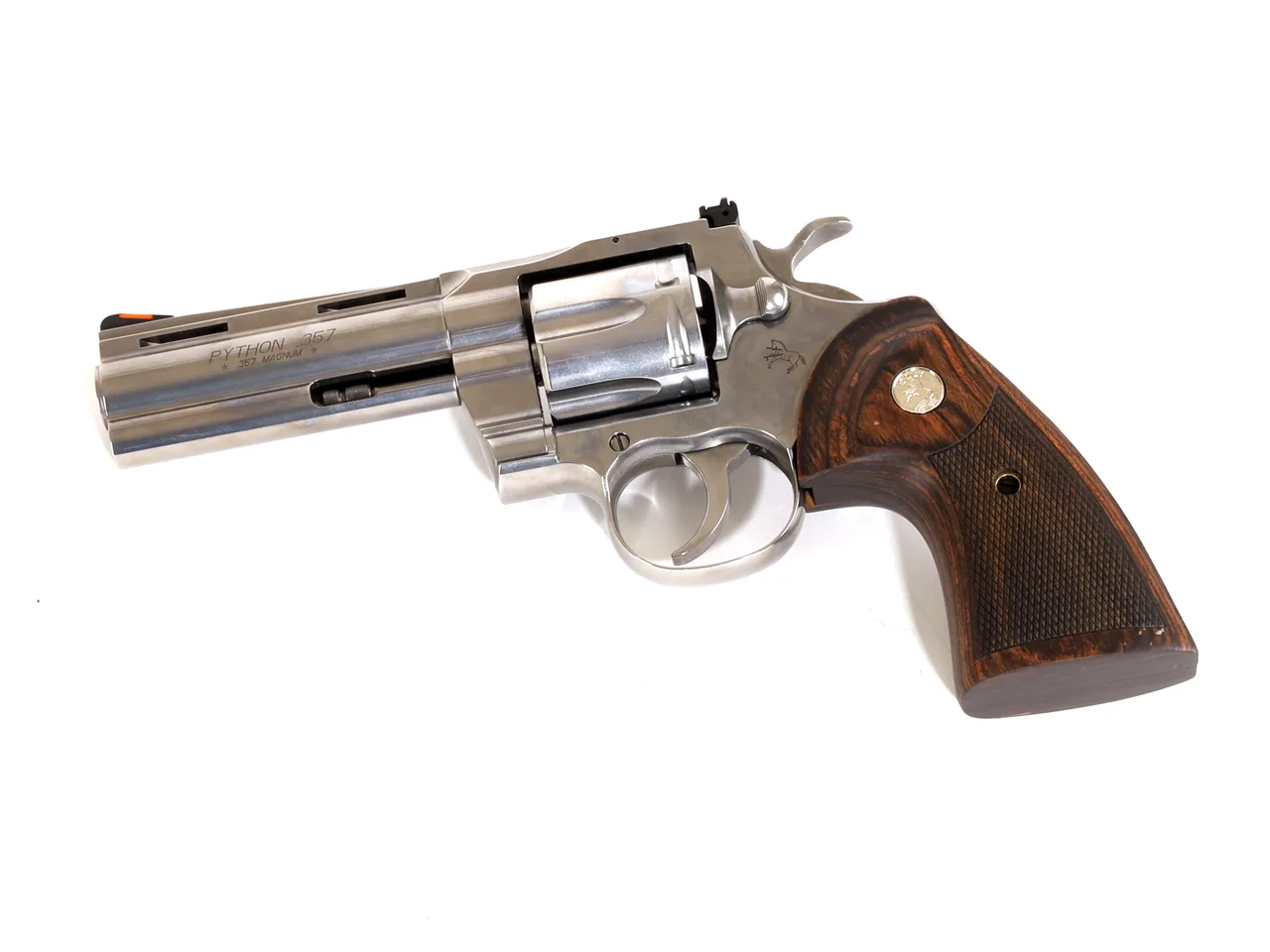 Револьвер Colt Python с вороненым стволом и вентилируемой планкой — прототип пистолета Python из Rust